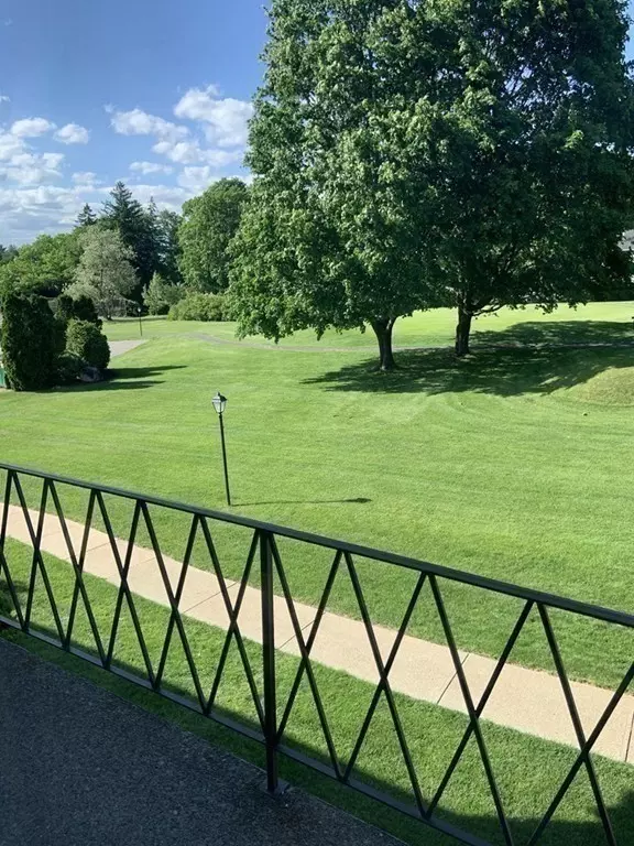 Walpole, MA 02081,5 Rainbow Pond Dr #6