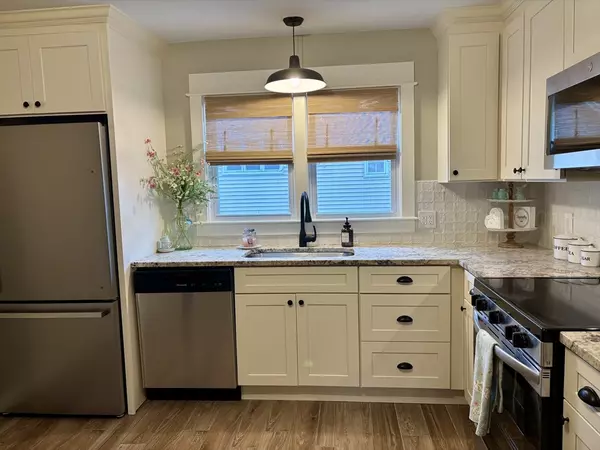 East Longmeadow, MA 01028,29 Melvin Ave