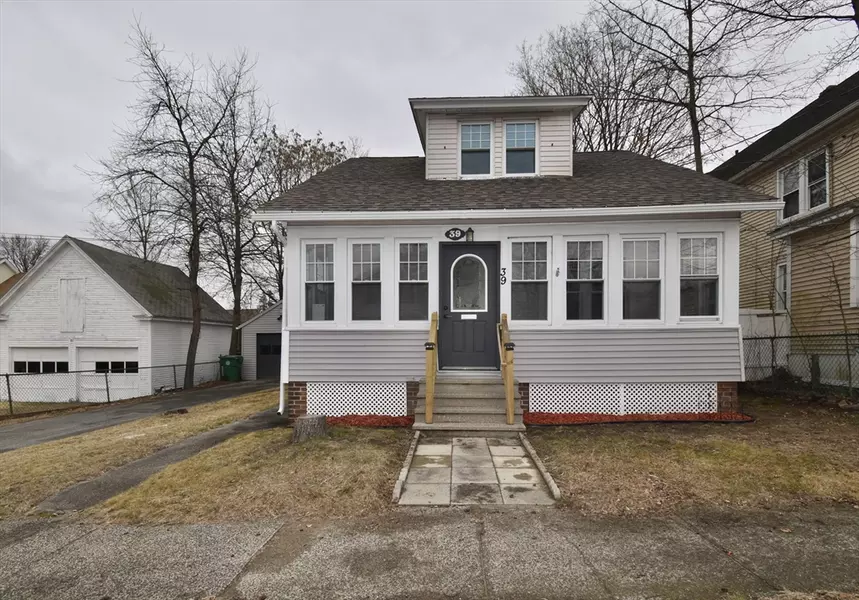 39 Algonquin St, Chicopee, MA 01013