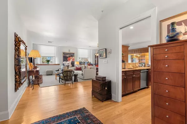 Newton, MA 02460,391 Walnut St #4