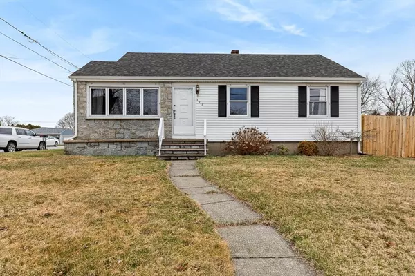 343 Lees River Ave, Somerset, MA 02725