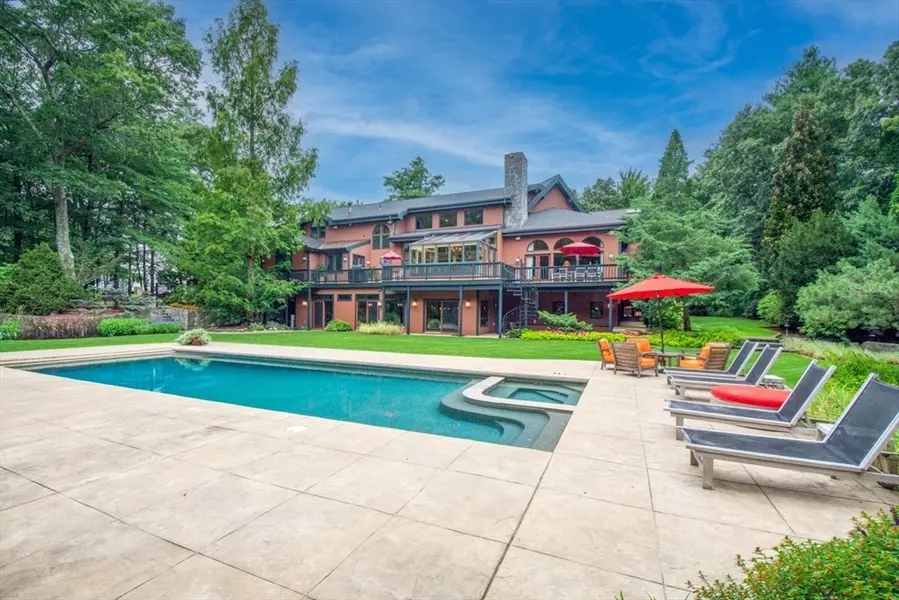 6 Mountain View Dr, Framingham, MA 01701