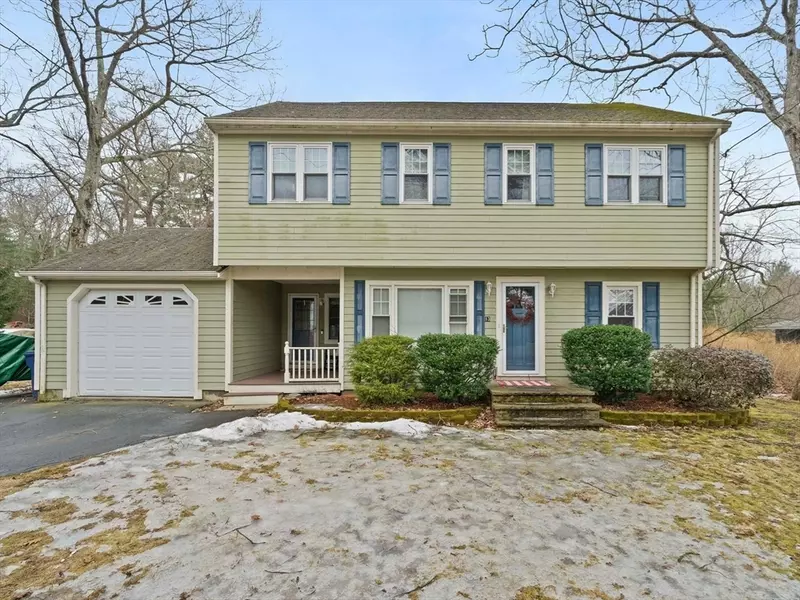 13 Walnut St, Foxboro, MA 02035