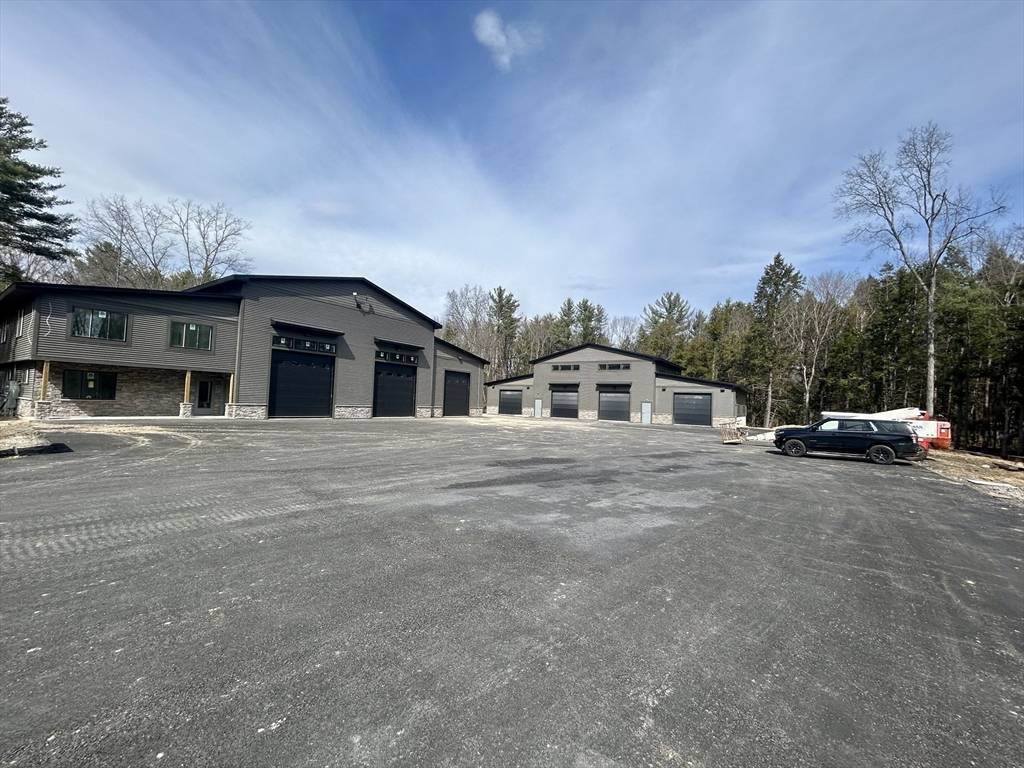 Easthampton, MA 01027,15 Oneil St #B4