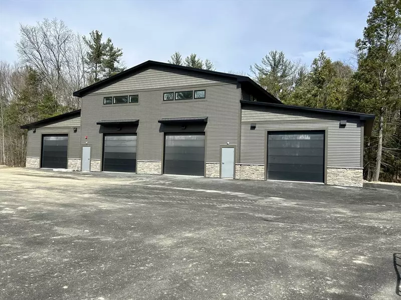 15 Oneil St, 2nd Floor Left, Easthampton, MA 01027