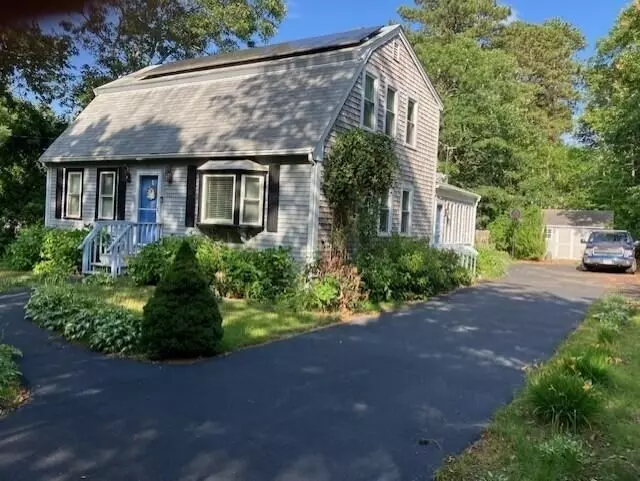 311 Hooppole Rd, Mashpee, MA 02649