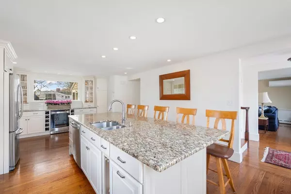 Cohasset, MA 02025,4 Bayberry Ln