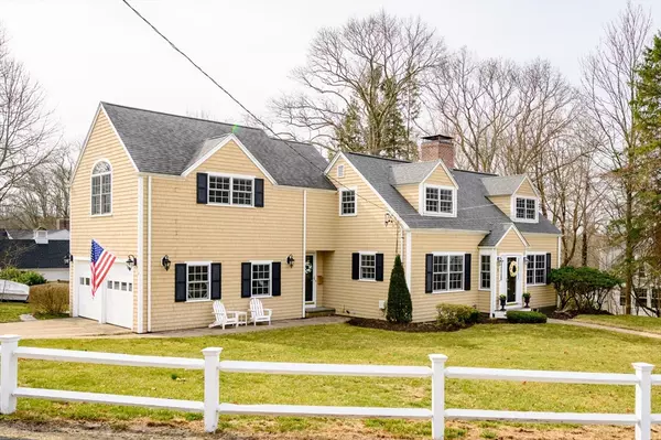 4 Bayberry Ln, Cohasset, MA 02025