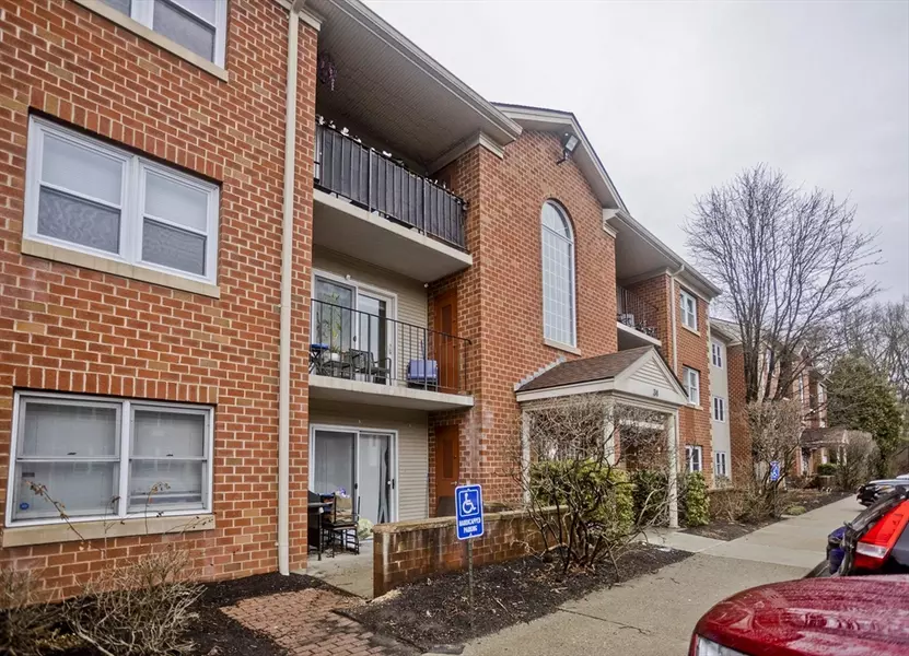 34 Maple Crest Cir #F, Holyoke, MA 01040