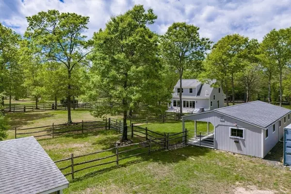 Falmouth, MA 02536,21 Cloverfield Way