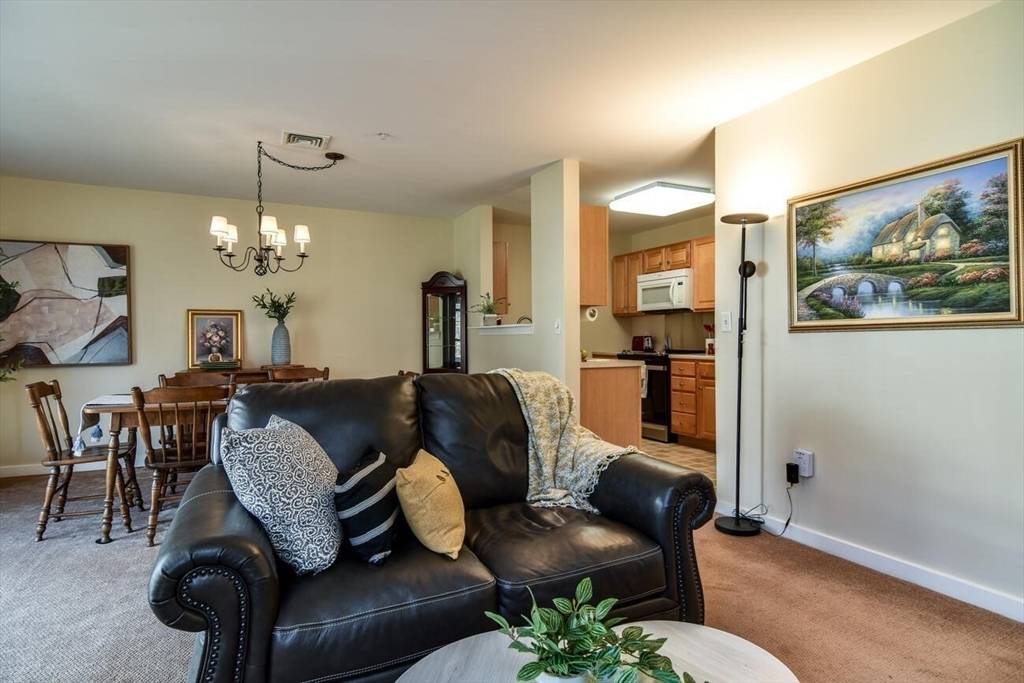 Stow, MA 01775,34 Meeting House Lane #208