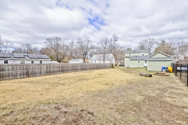 Wilbraham, MA 01095,7 Pineywood Ave