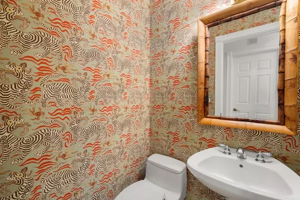 Brookline, MA 02467,640 Hammond St #202