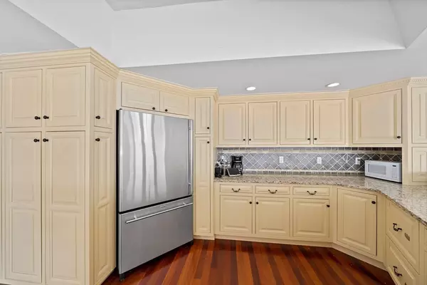 Hull, MA 02045,63 Oceanside Drive #63