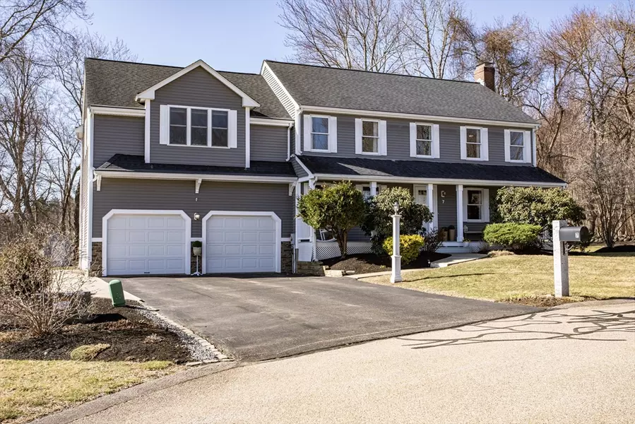 7 Appleton Way, Medway, MA 02053