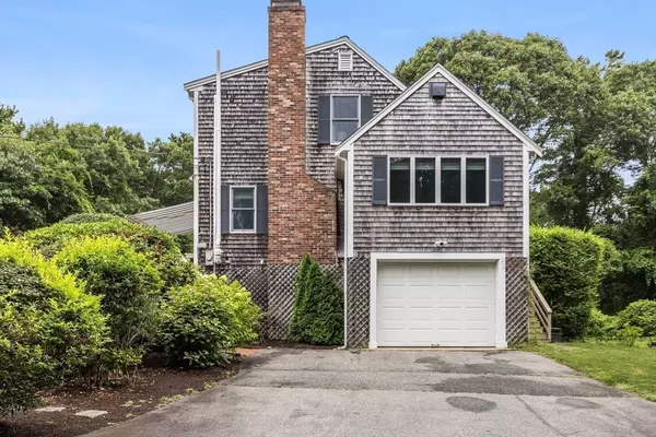 64 Grouse St, Falmouth, MA 02540