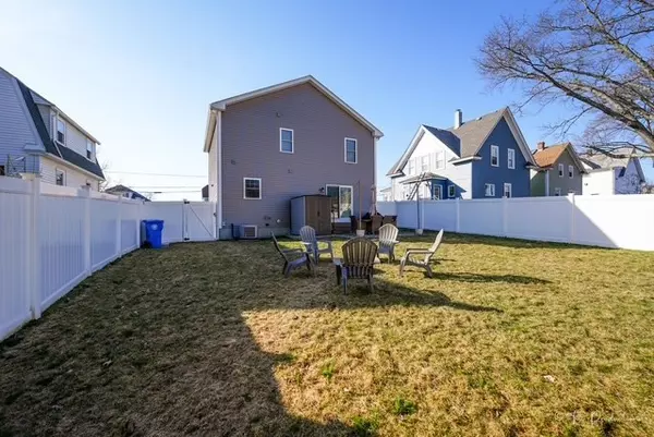 Cranston, RI 02910,288 Woodbine