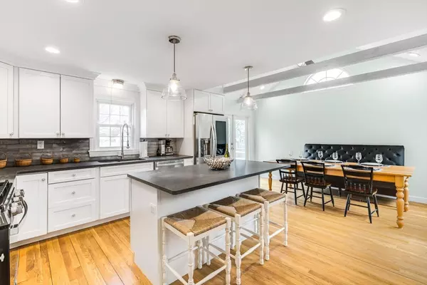 Dennis, MA 02639,6 Helen's Way