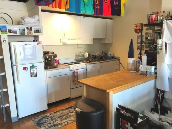 Boston, MA 02215,61 Brookline Avenue #208