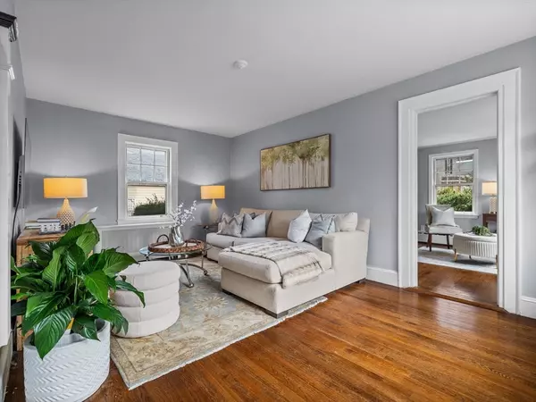 Wellesley, MA 02482,17 Schaller St