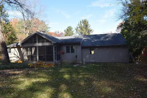 Holliston, MA 01746,136 Dorset Rd