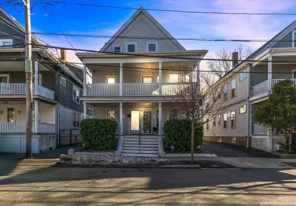 Salem, MA 01970,5 Gardner Street #2