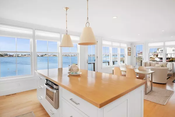 Newbury, MA 01951,5 38th St