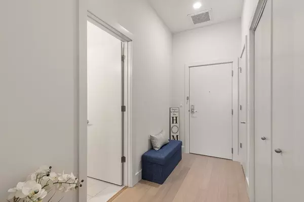 Boston, MA 02114,121 Portland St #205