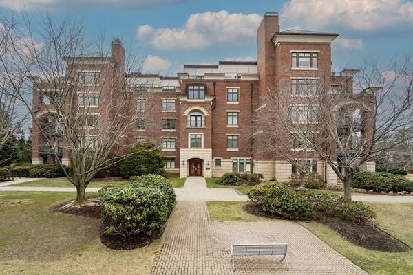 120 Seaver St #C102, Brookline, MA 02445