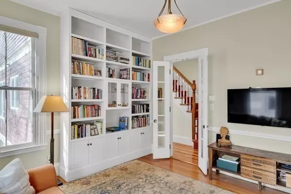 Brookline, MA 02445,14 Elm St #14