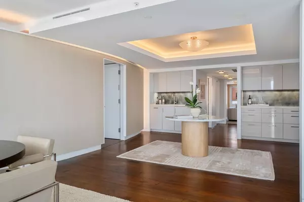 Cambridge, MA 02138,975 Memorial Dr #1008