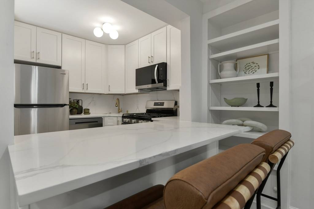 Boston, MA 02116,233 Commonwealth Ave #2