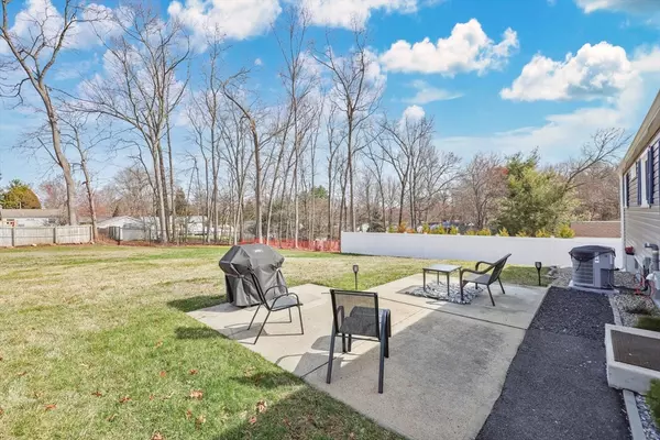 Springfield, MA 01128,48 Zephyr Ln