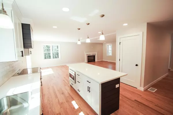 Lakeville, MA 02347,86 Howland Rd