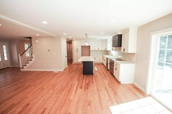Lakeville, MA 02347,86 Howland Rd