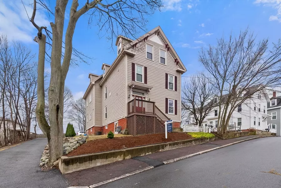 11 Symonds St #1, Salem, MA 01970