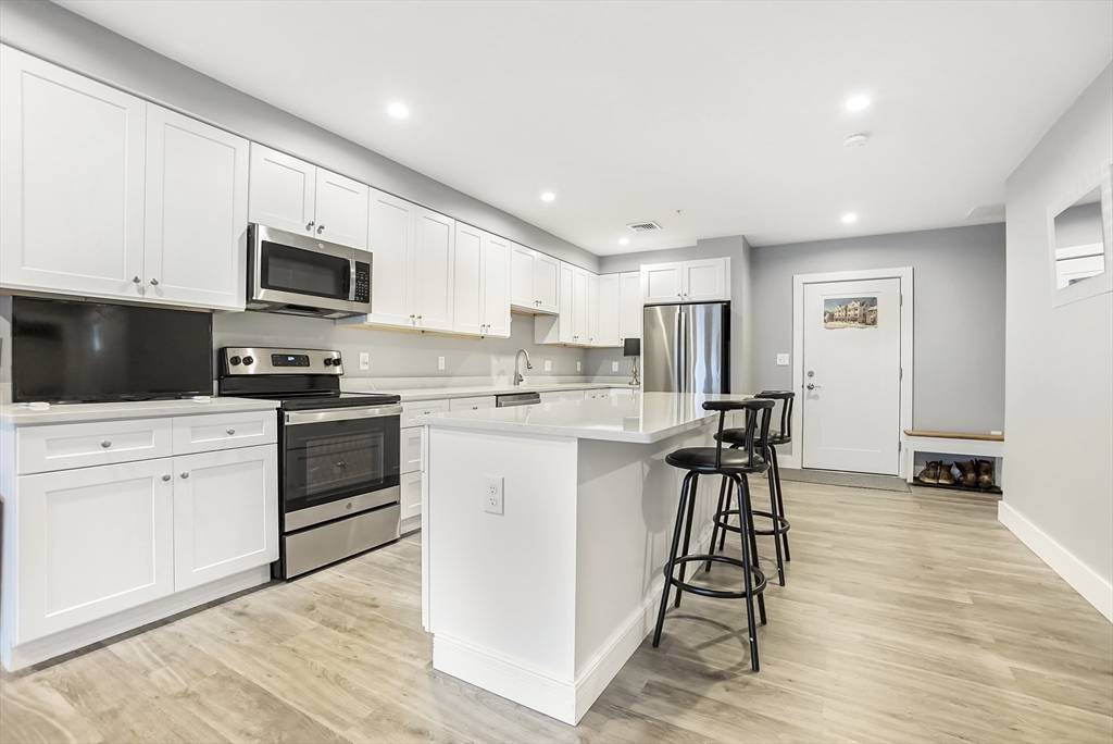 Dedham, MA 02026,245 Bussey St #306