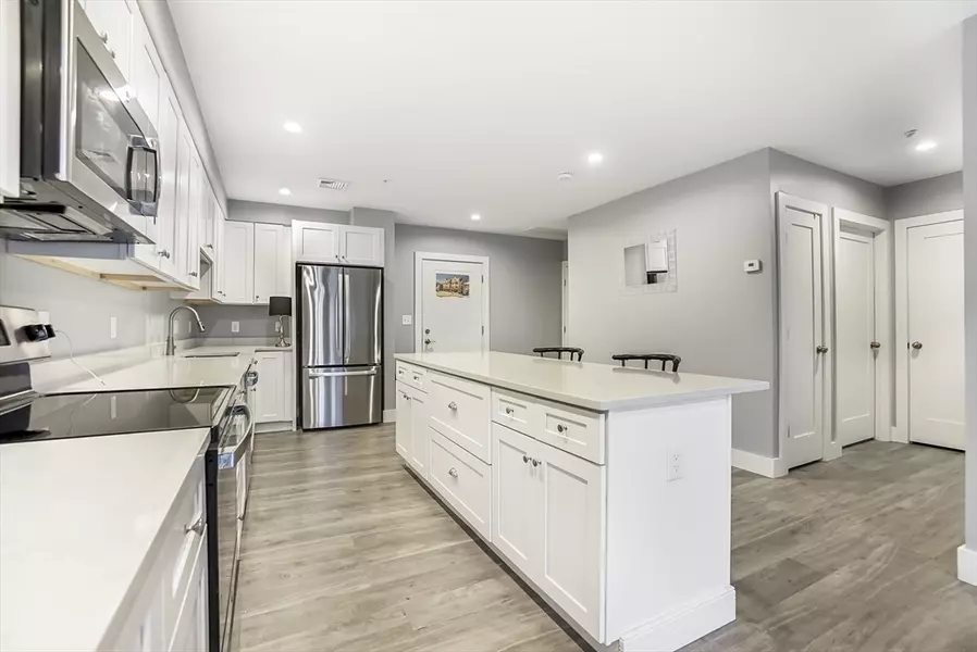 245 Bussey St #306, Dedham, MA 02026