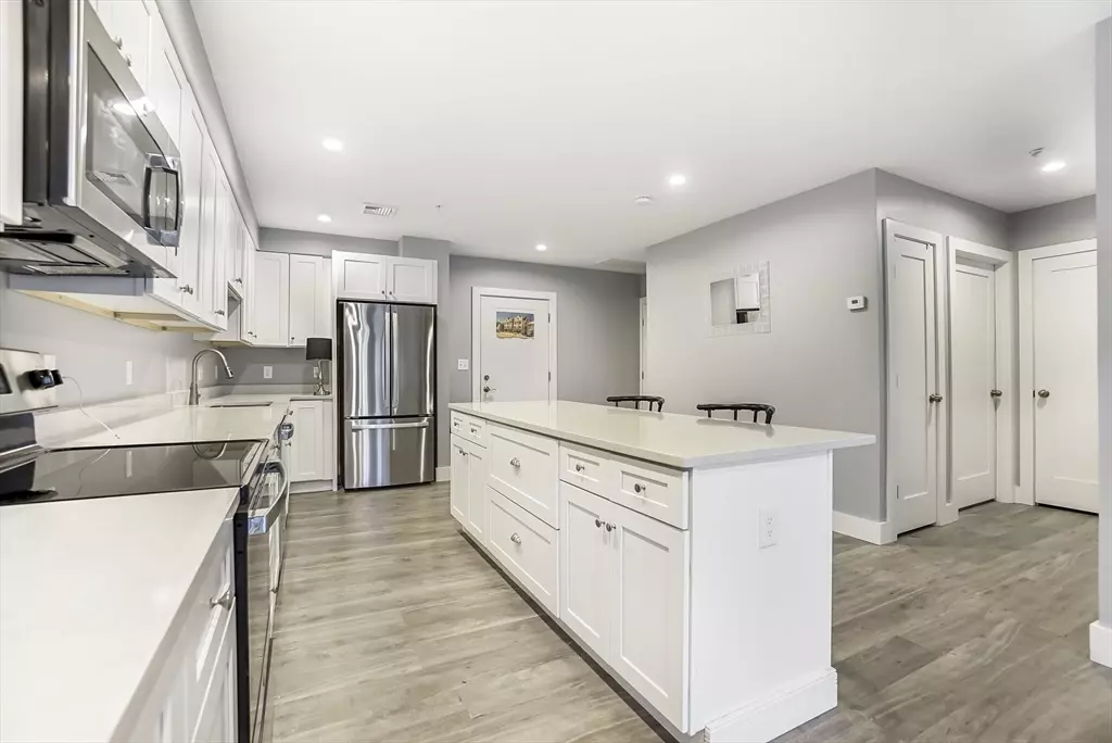 Dedham, MA 02026,245 Bussey St #306
