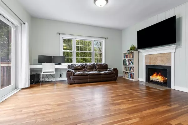 Middleton, MA 01949,10 Phaneuf St