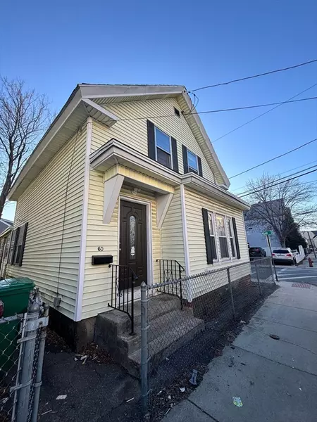 60 W 4th St, Lowell, MA 01850