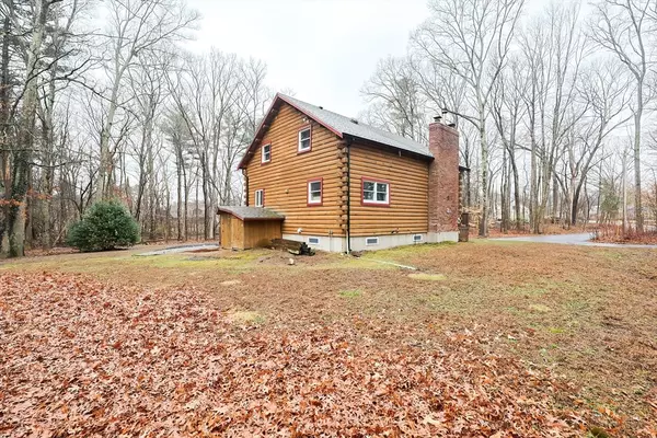 Norton, MA 02766,19 Rock Ln