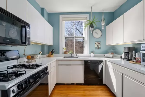 Brookline, MA 02445,1 Regent Circle #2