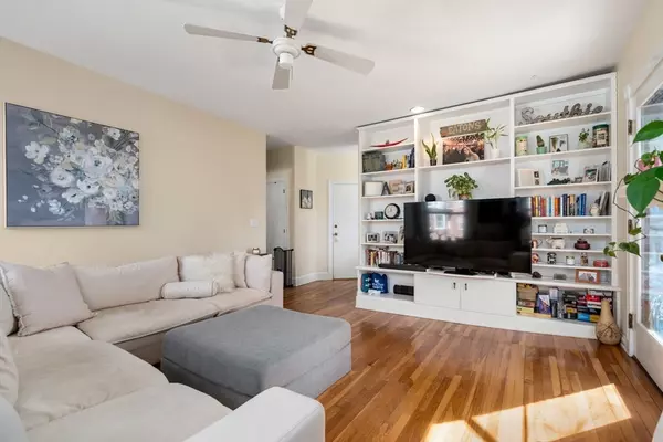 Brookline, MA 02445,1 Regent Circle #2