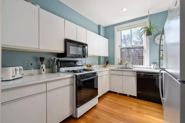 Brookline, MA 02445,1 Regent Circle #2