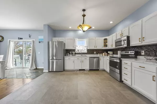 Webster, MA 01570,25 Black Point Road