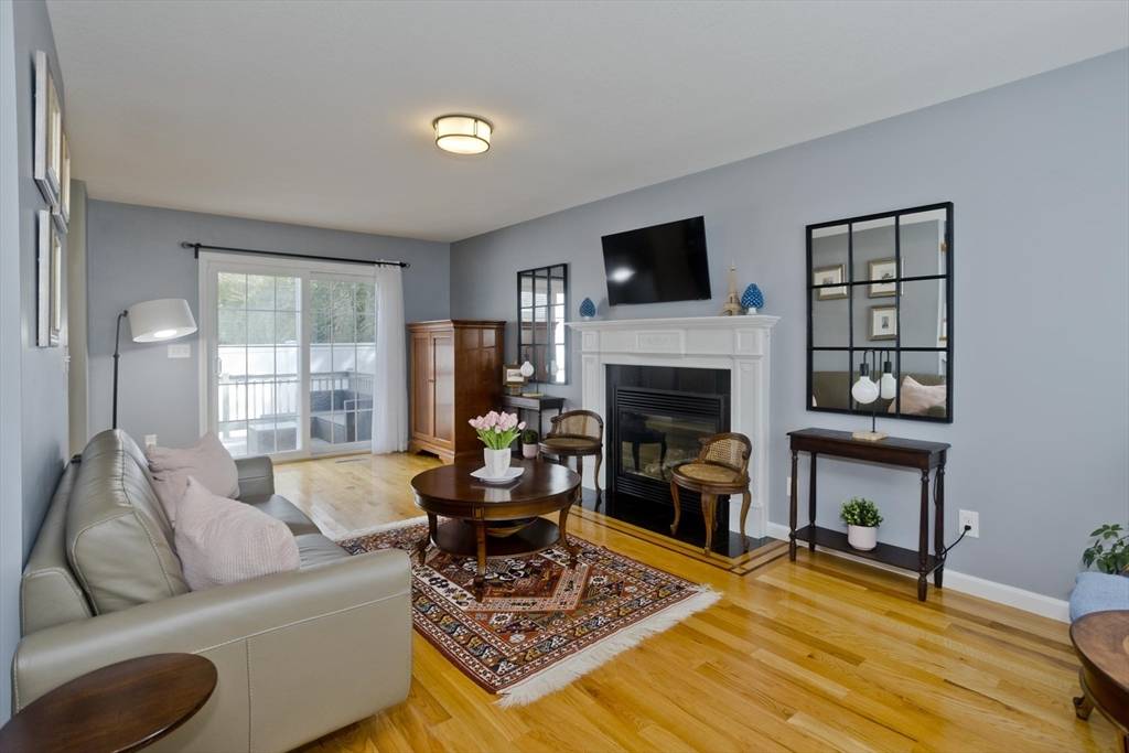 East Longmeadow, MA 01028,22 Young Ave