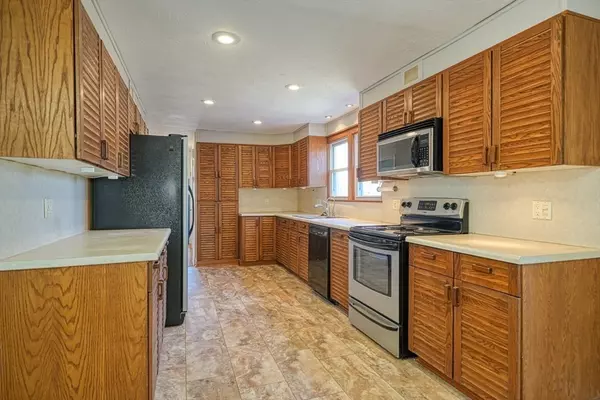 Westborough, MA 01581,8 Crestview Dr