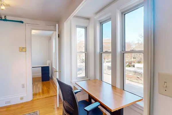 Cambridge, MA 02138,1208 Massachusetts Avenue #3