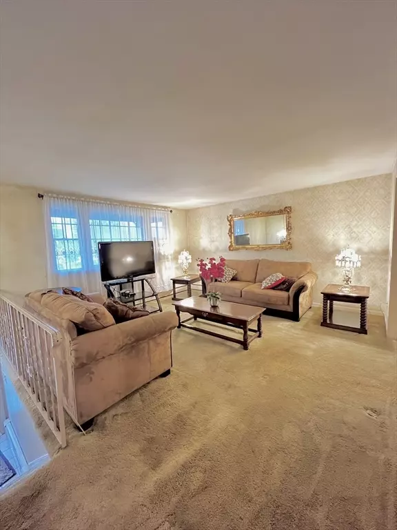 Attleboro, MA 02703,12 Sheridan Cir